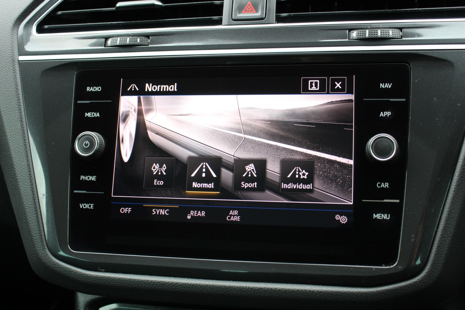 Used Volkswagen Tiguan 2017 for sale - 77803689: Photo 28