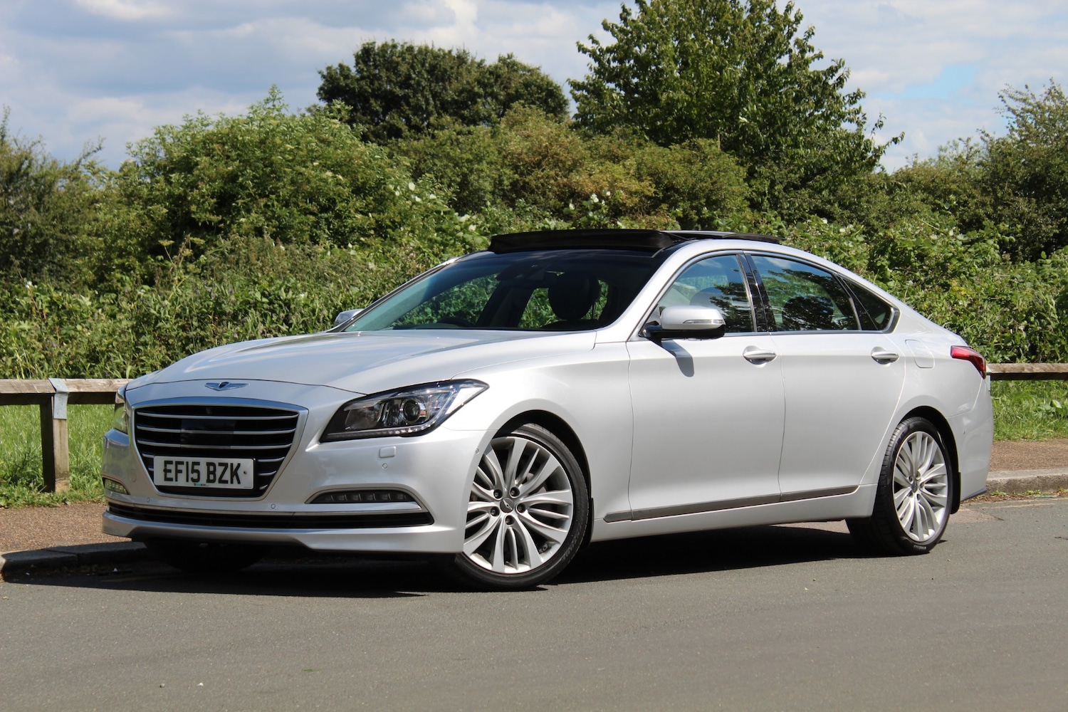 Used Hyundai Genesis 2015 for sale - 77277090: Photo 2