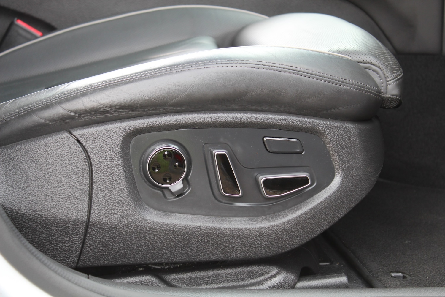 Used Hyundai Genesis 2015 for sale - 77277090: Photo 21