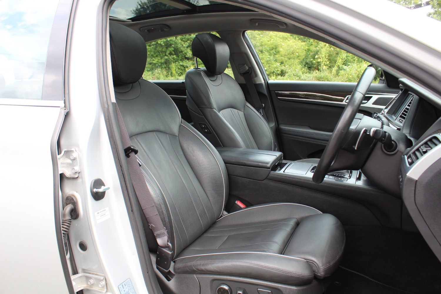 Used Hyundai Genesis 2015 for sale - 77277090: Photo 9