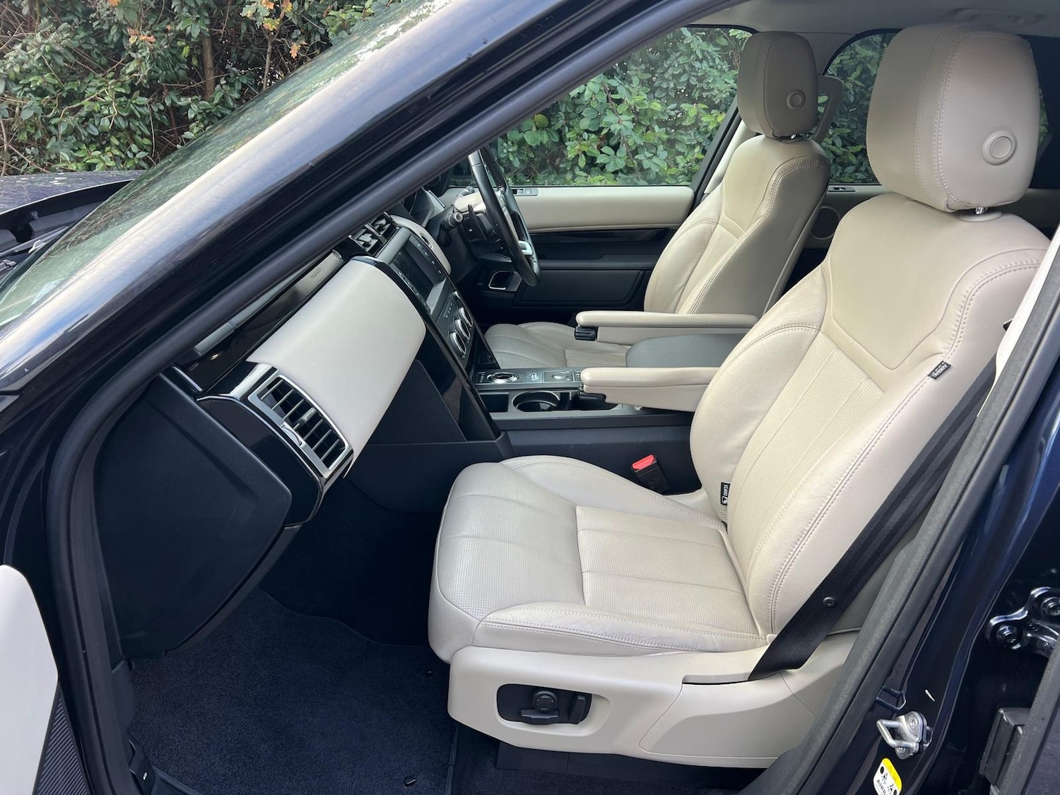 Used Land Rover Discovery 2017 for sale - 77195047: Photo 15