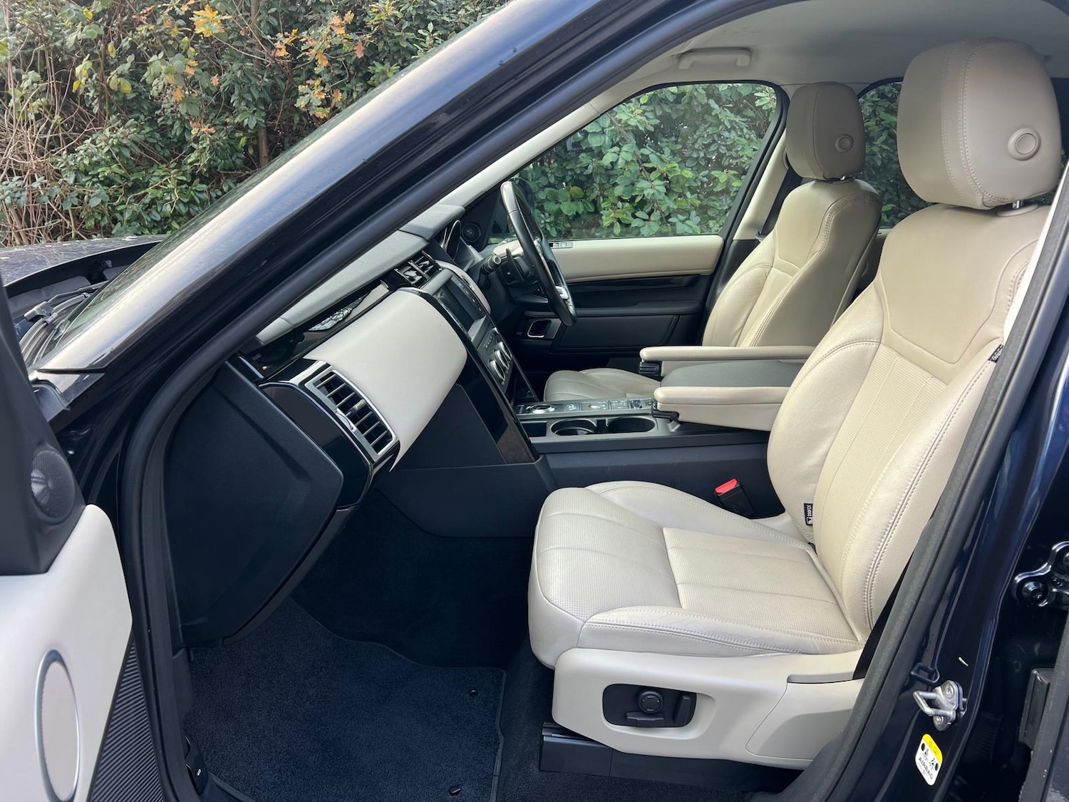 Used Land Rover Discovery 2017 for sale - 77195047: Photo 17