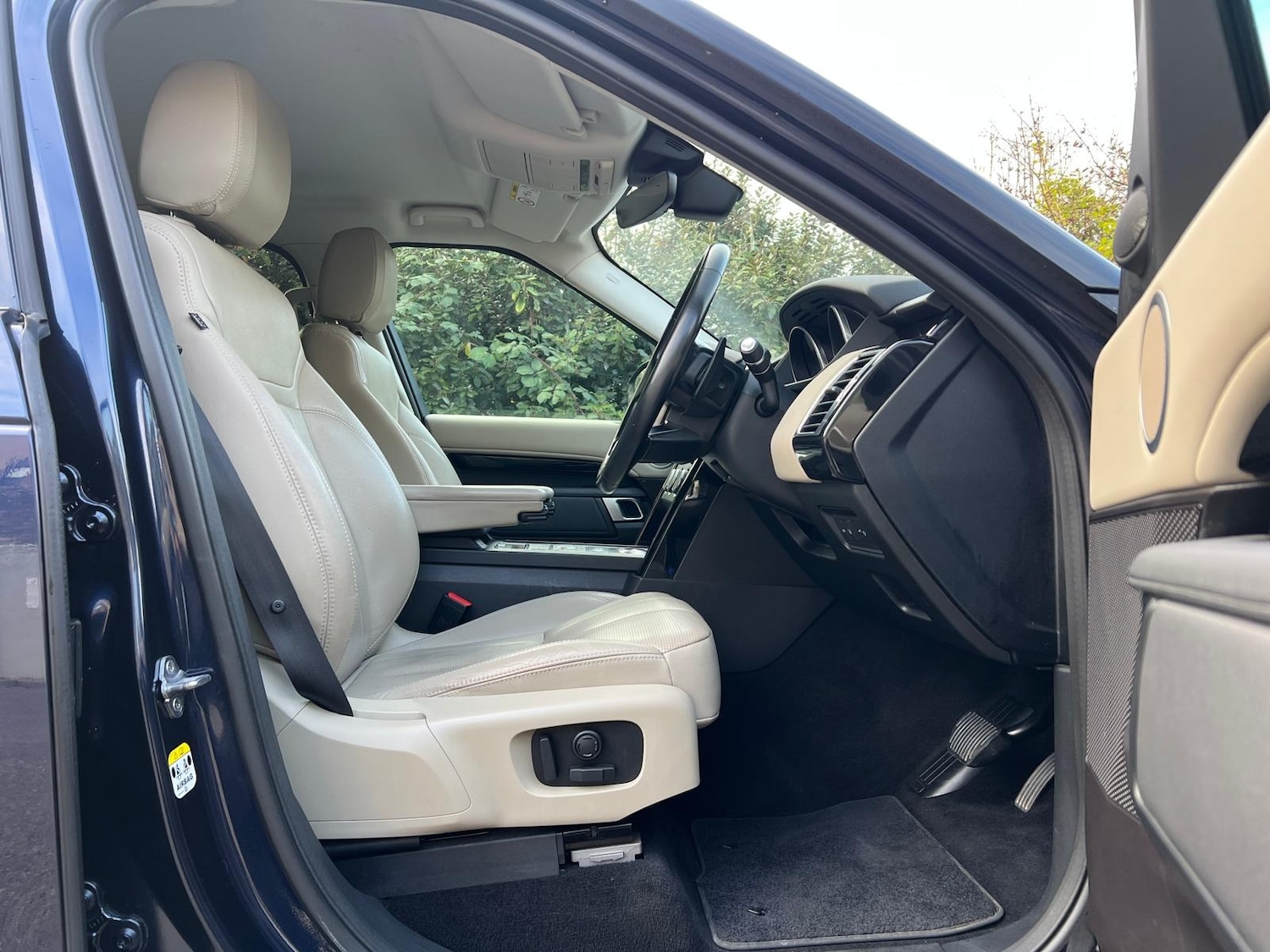 Used Land Rover Discovery 2017 for sale - 77195047: Photo 9