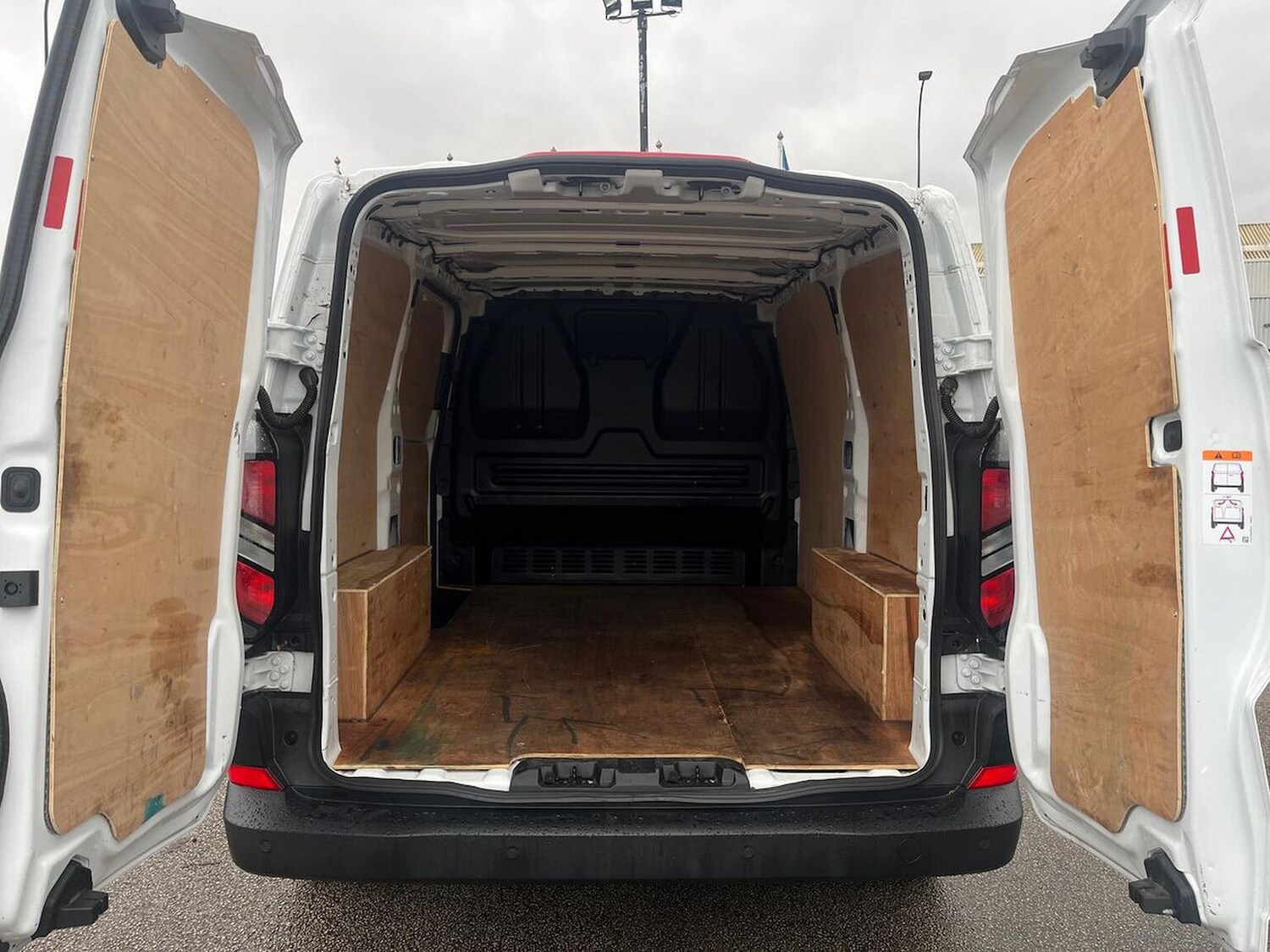 Used Ford Transit Custom 2024 for sale - 76555477: Photo 6