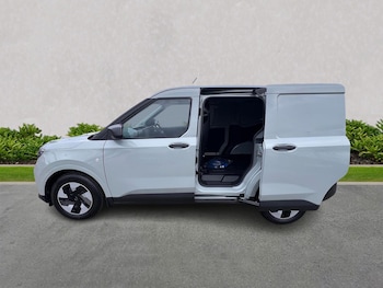 Used Ford Transit Courier 2025 for sale - 76225093: Photo 3