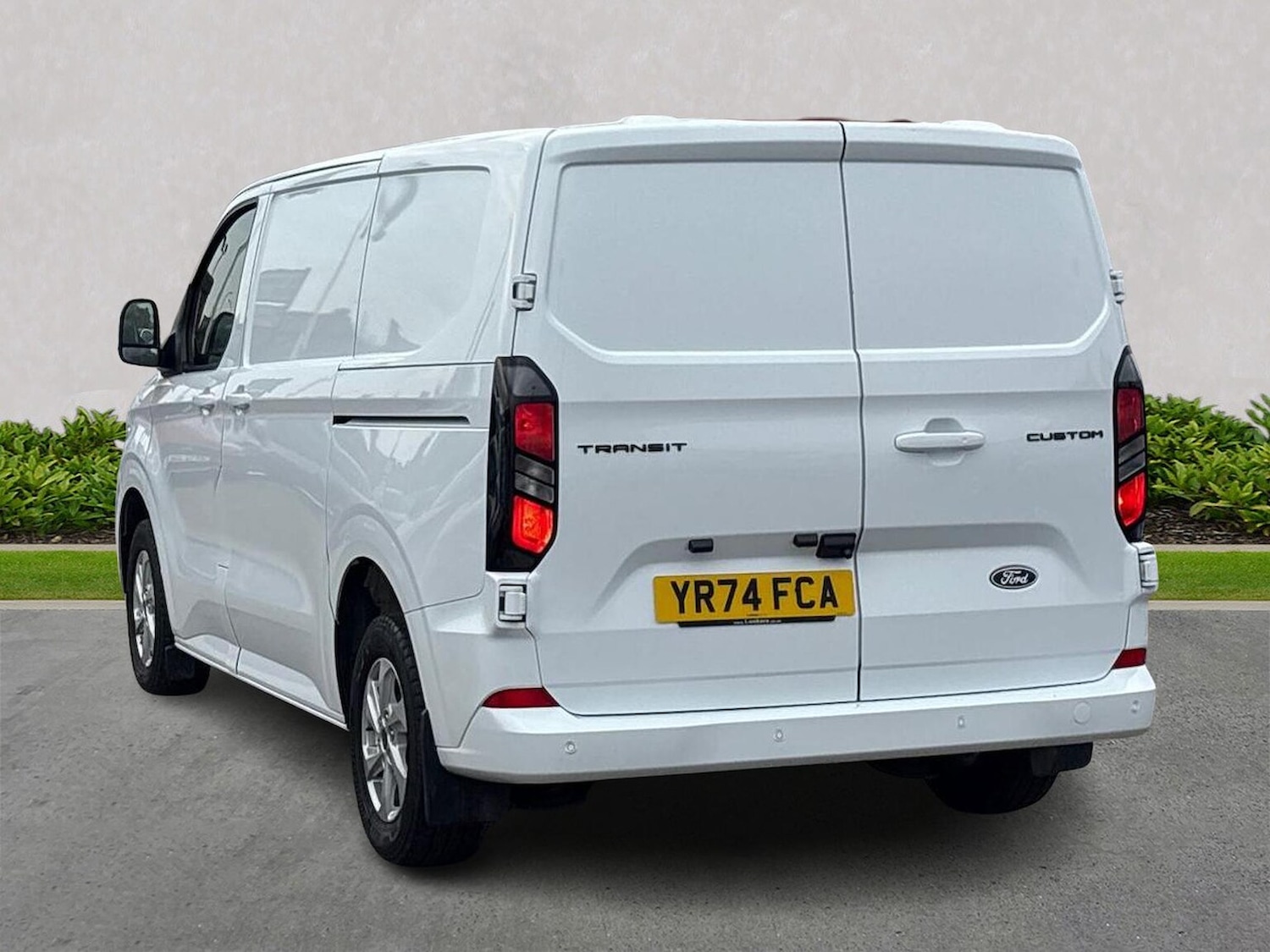 Used Ford Transit Custom 2024 for sale - 76149589: Photo 2