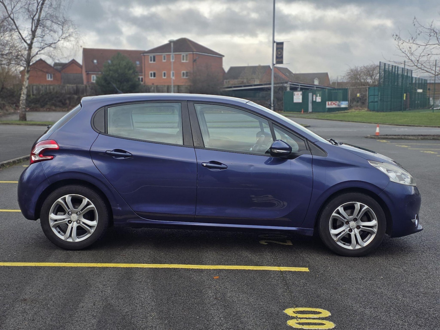 Used Peugeot 208 2013 for sale - 77330606: Photo 15