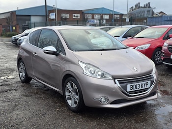 Used Peugeot 208 2013 for sale - 77683215: Photo