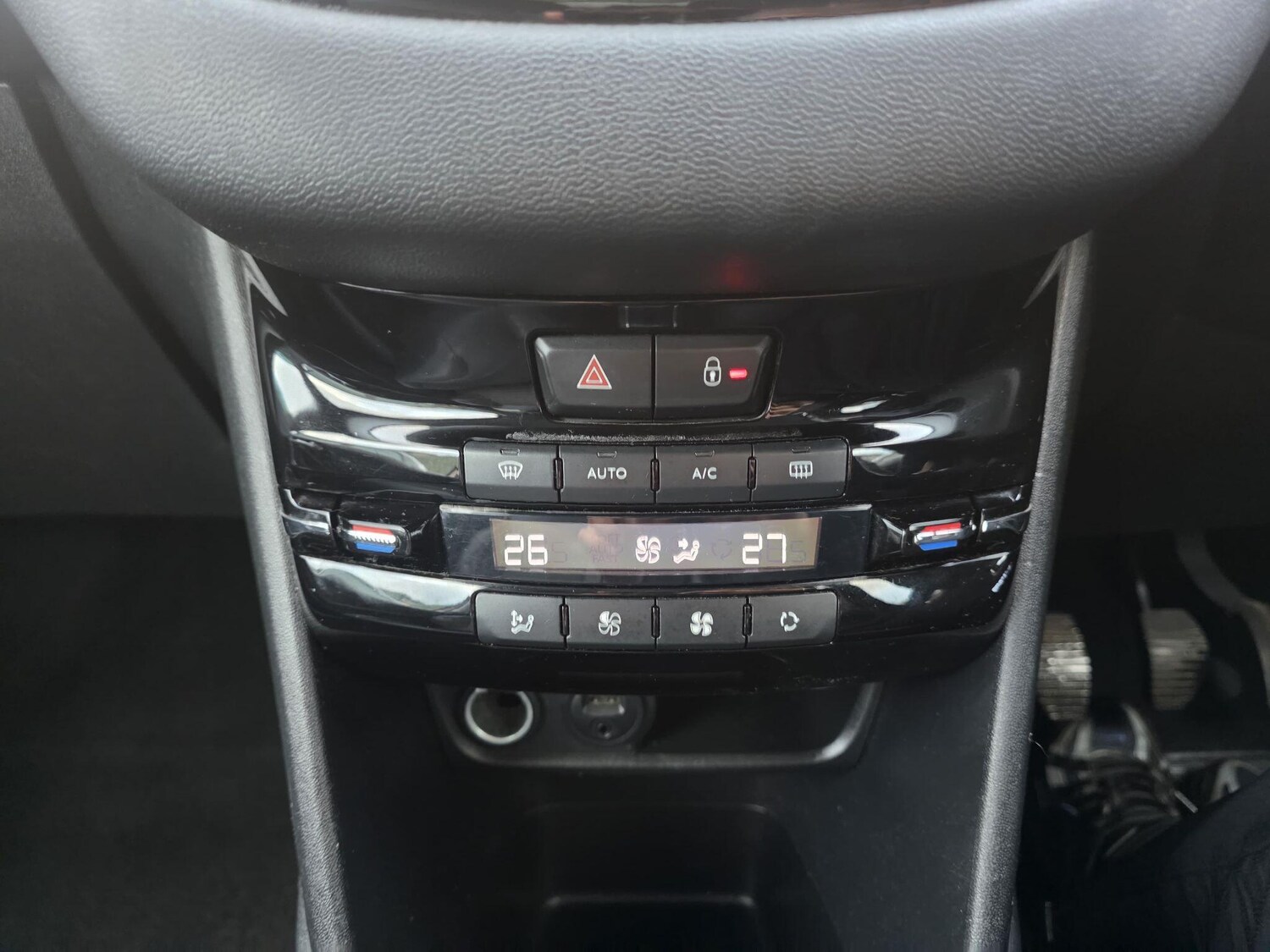 Used Peugeot 208 for sale - 77683215: Photo 28