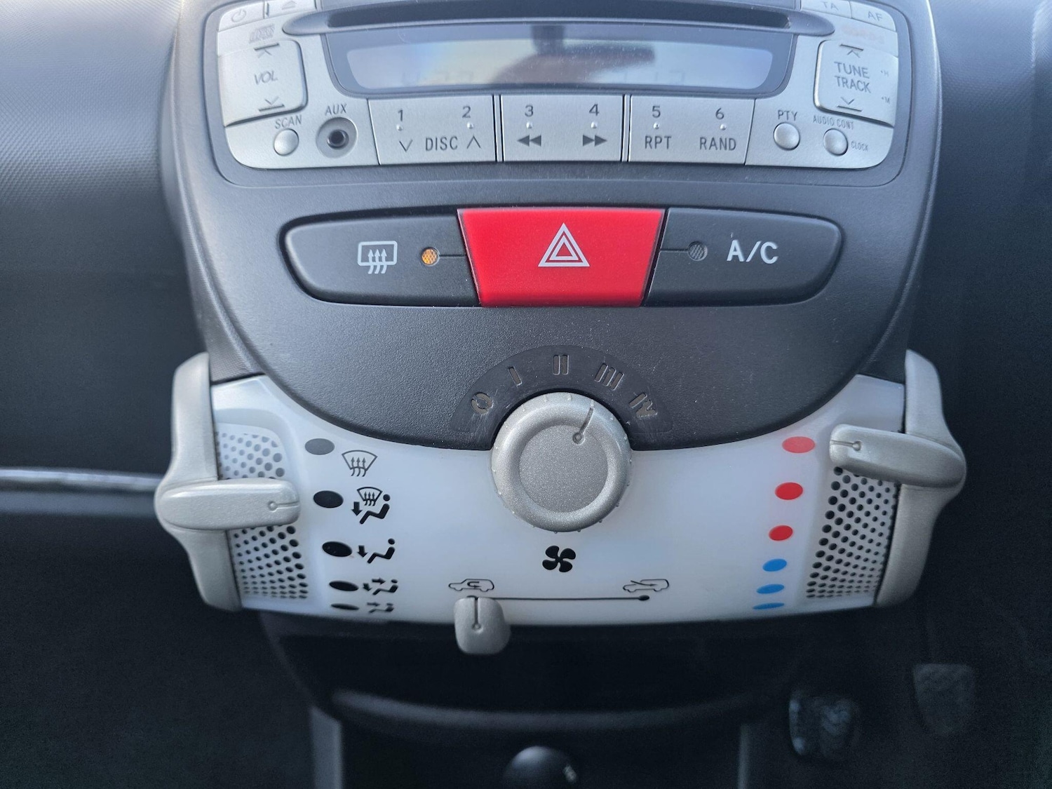 Used Peugeot 107 2013 for sale - 77166809: Photo 28