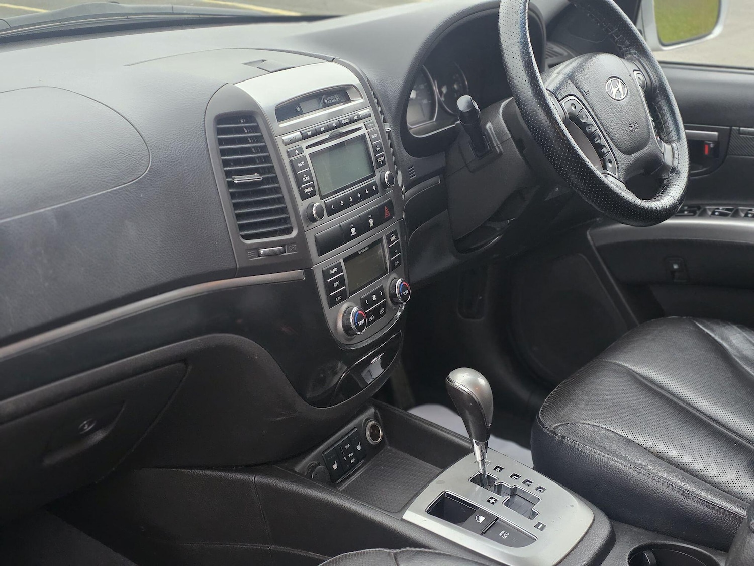 Used Hyundai Santa Fe 2012 for sale - 77468087: Photo 23