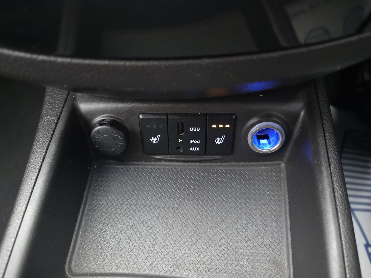 Used Hyundai Santa Fe 2012 for sale - 77468087: Photo 32