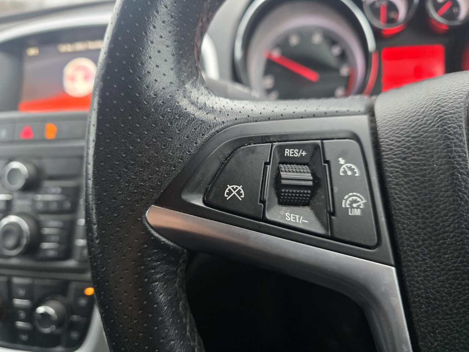 Used Vauxhall Astra 2014 for sale - 77016634: Photo 25