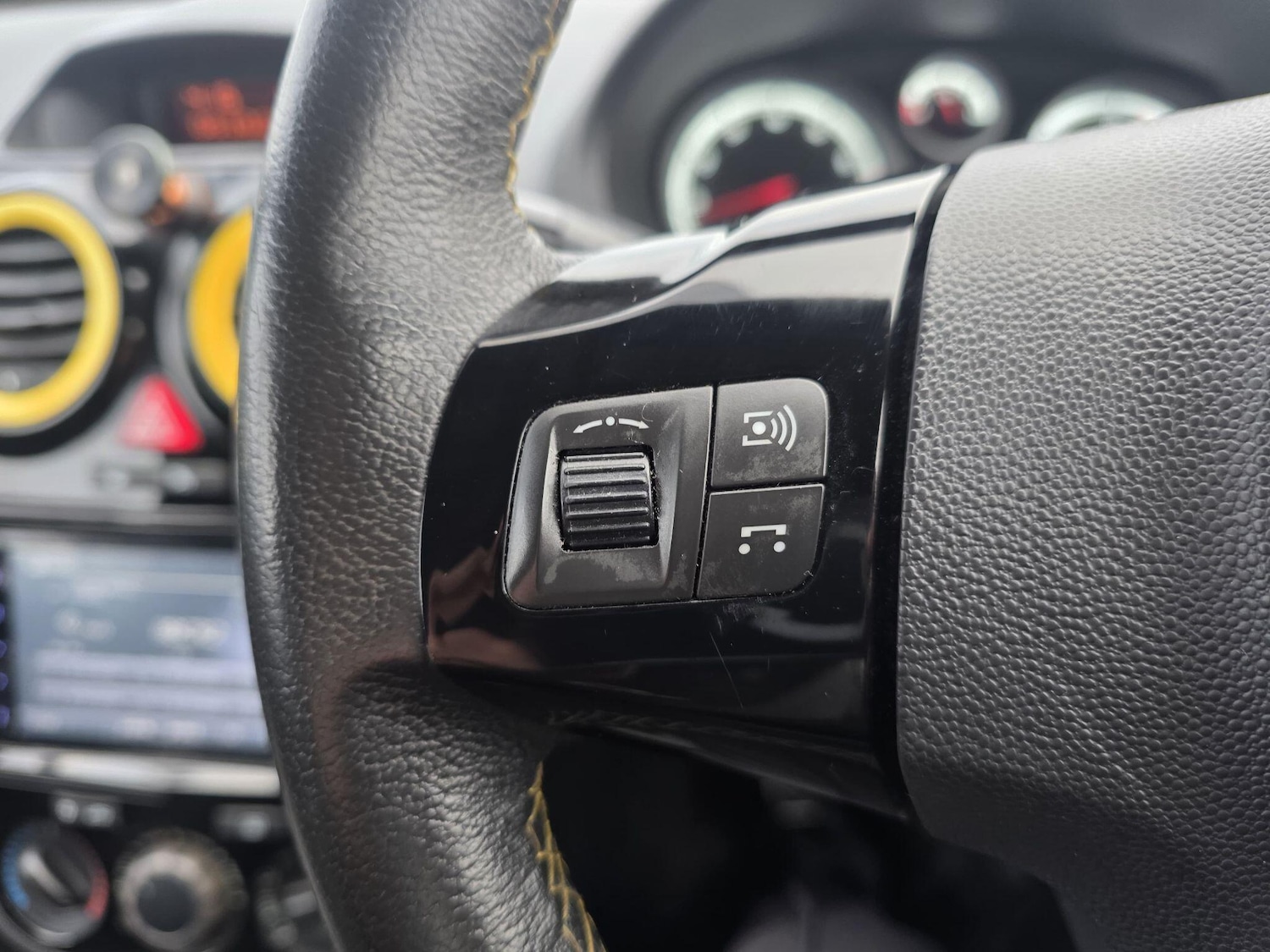 Used Vauxhall Corsa 2011 for sale - 77131428: Photo 24