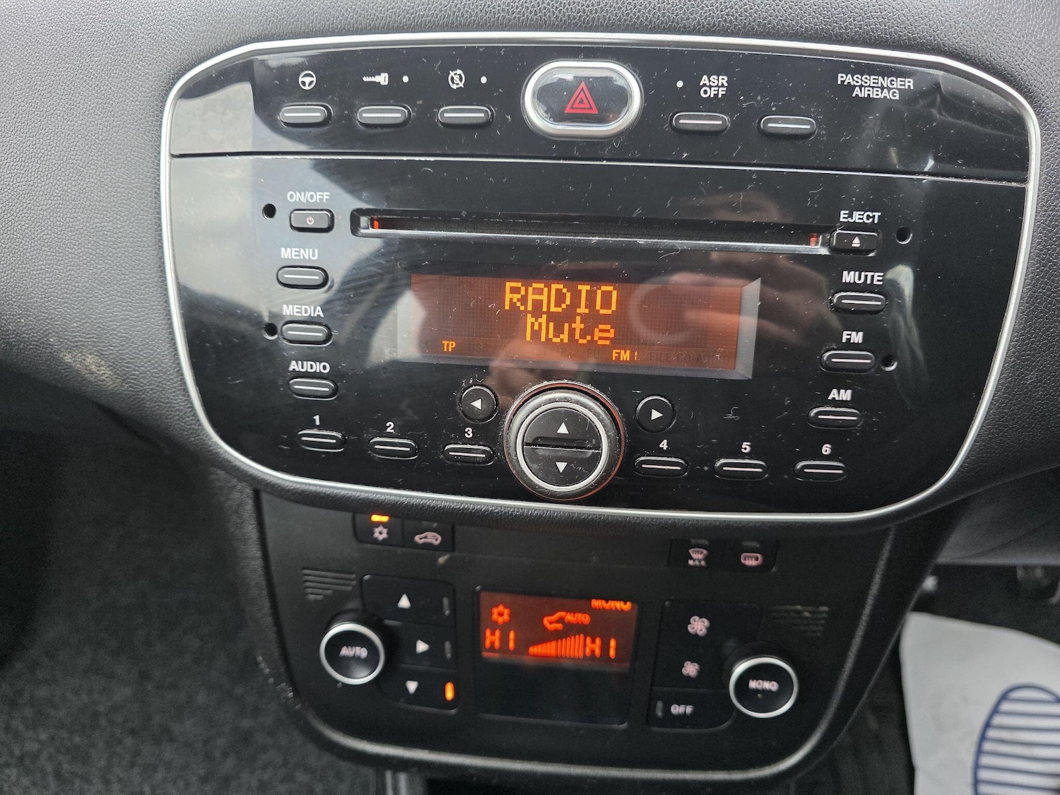 Used Fiat Punto 2015 for sale - 77467900: Photo 30