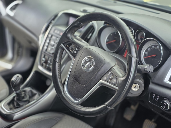 Used Vauxhall Astra 2013 for sale - 76137433: Photo 30