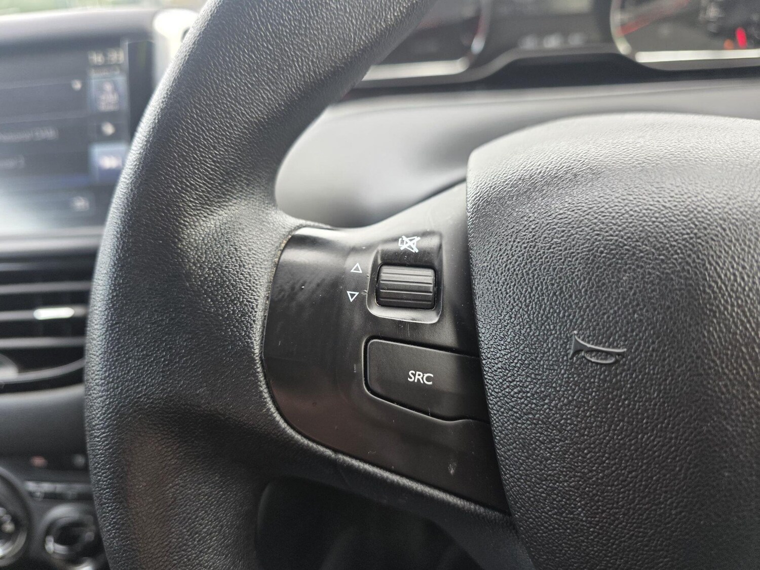 Used Peugeot 208 for sale - 78215030: Photo 25