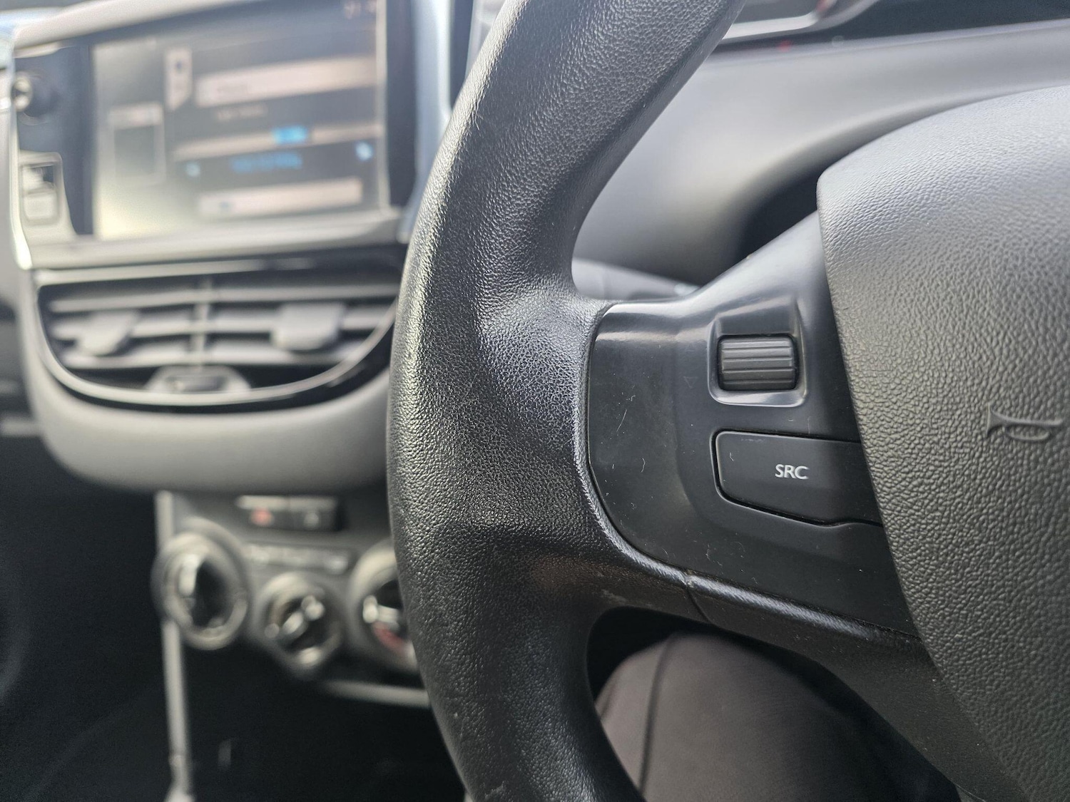 Used Peugeot 208 2012 for sale - 76942541: Photo 24