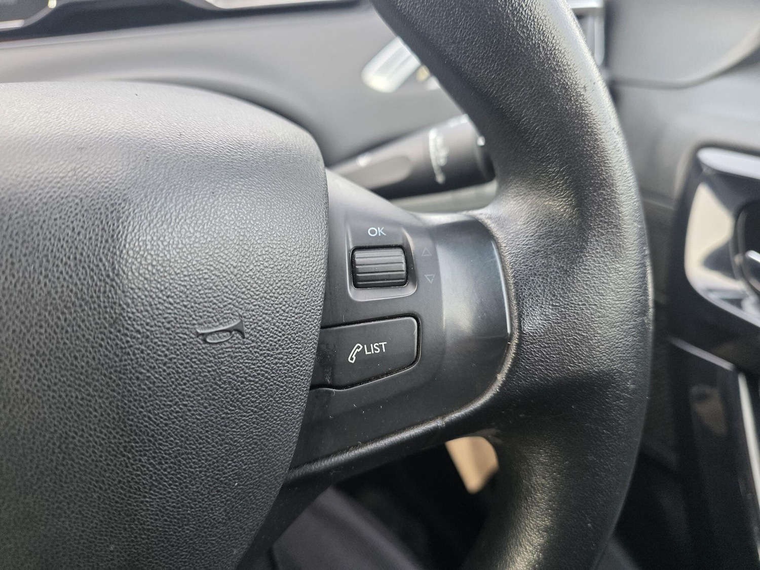 Used Peugeot 208 2012 for sale - 76942541: Photo 25