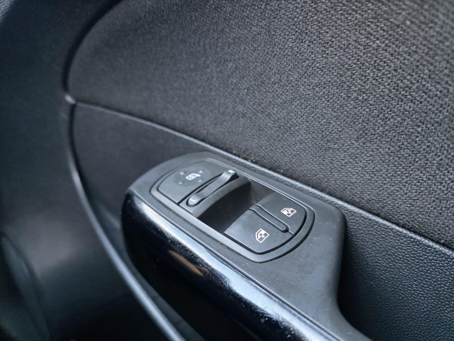 Used Vauxhall Corsa 2011 for sale - 77242396: Photo 24