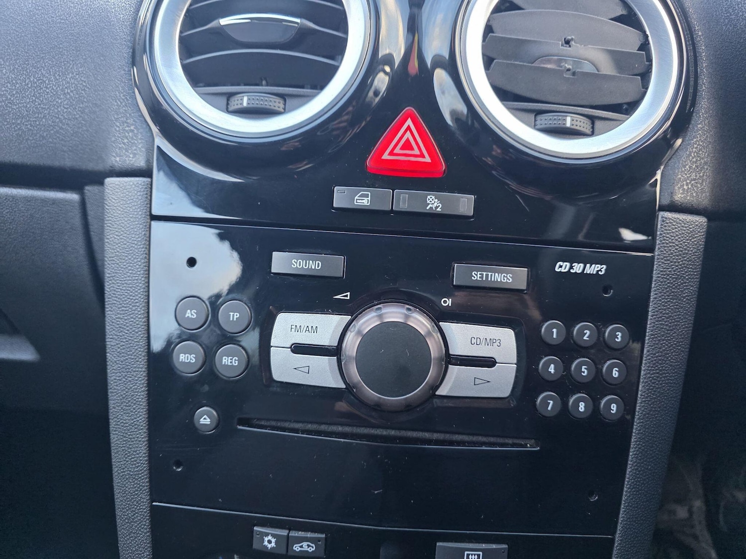 Used Vauxhall Corsa 2011 for sale - 77242396: Photo 33