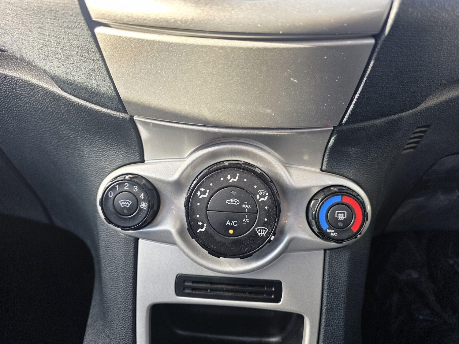 Used Ford Fiesta 2012 for sale - 76918592: Photo 27