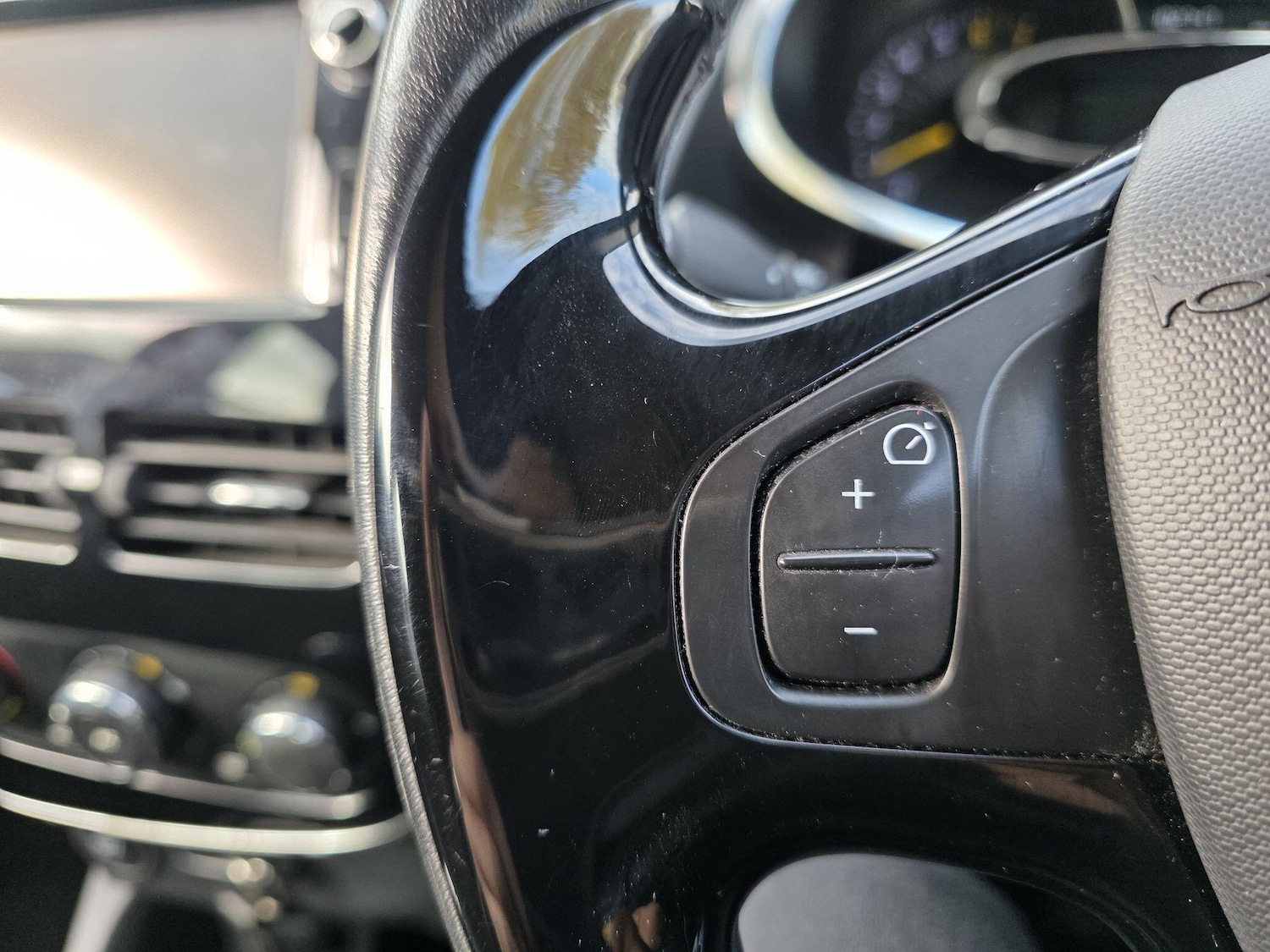 Used Renault Clio 2014 for sale - 76995756: Photo 32