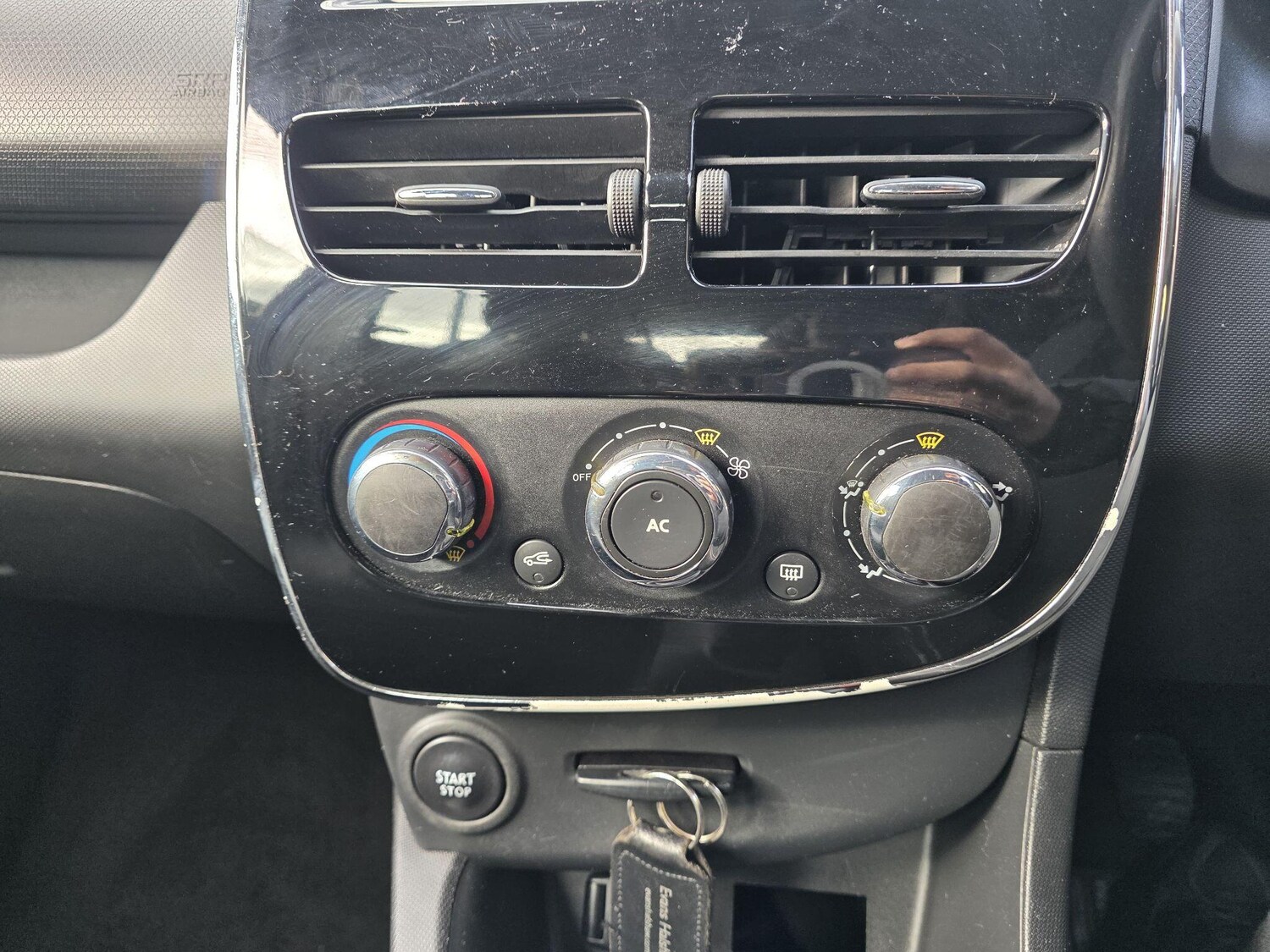 Used Renault Clio 2014 for sale - 76380757: Photo 29