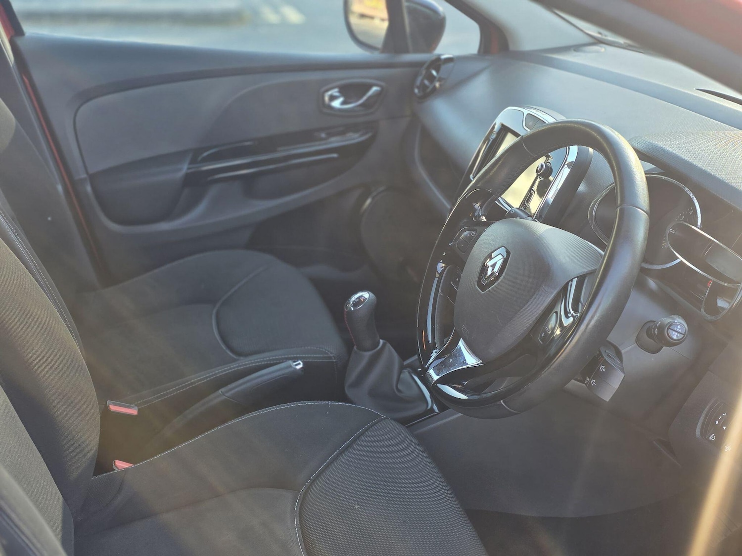 Used Renault Clio for sale - 78006638: Photo 36