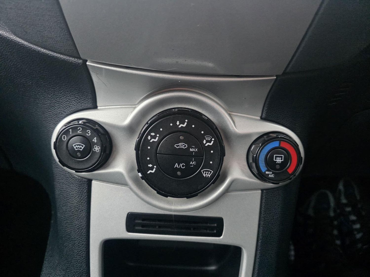 Used Ford Fiesta 2011 for sale - 77440501: Photo 24