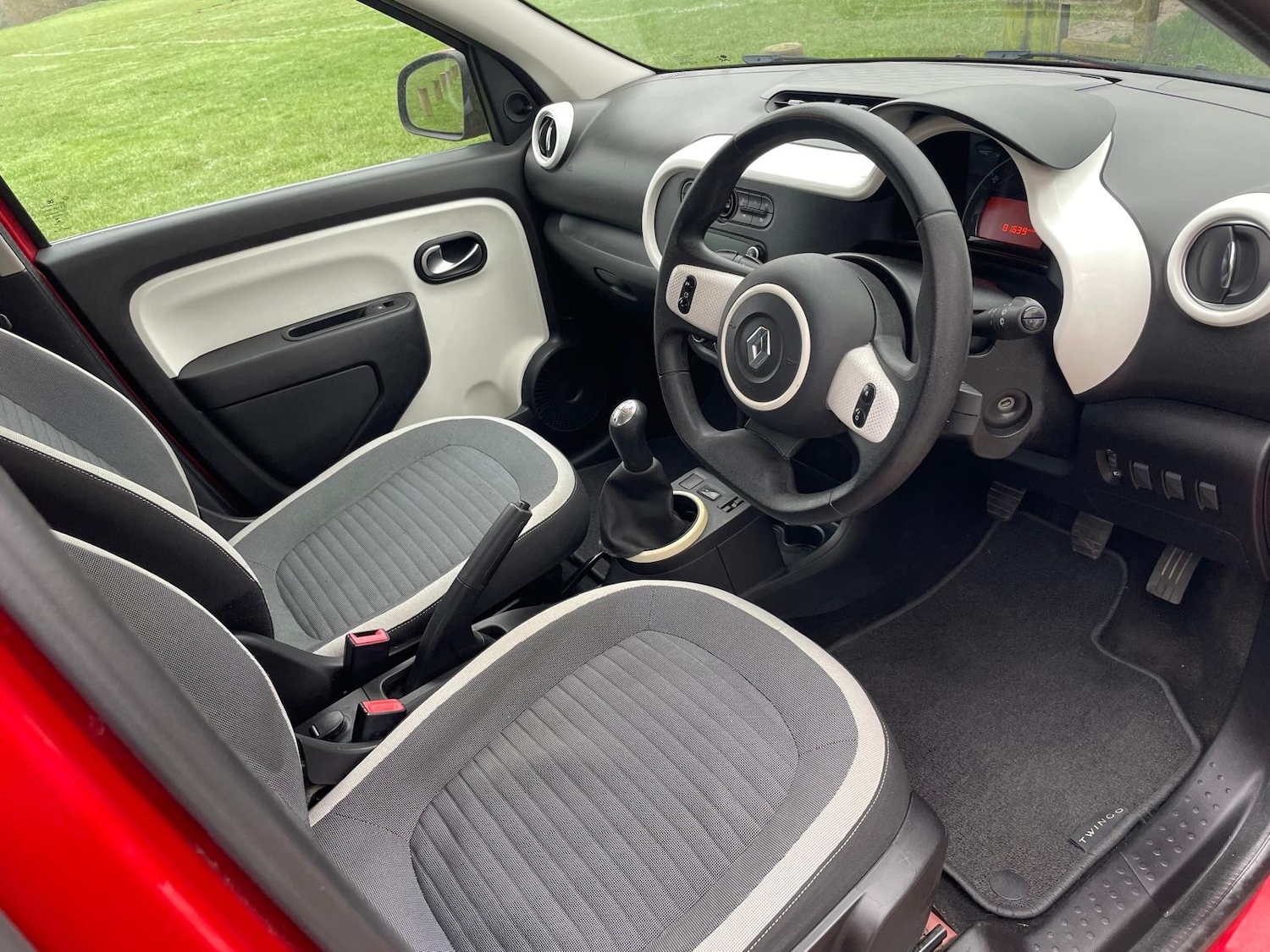 Used Renault Twingo 2015 for sale - 77793299: Photo 9