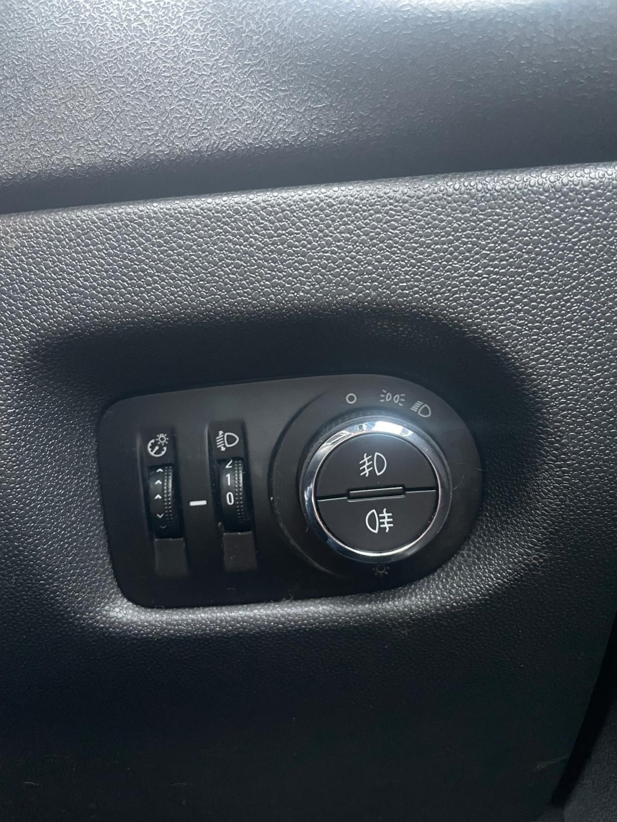 Used Vauxhall Corsa 2013 for sale - 77320179: Photo 17