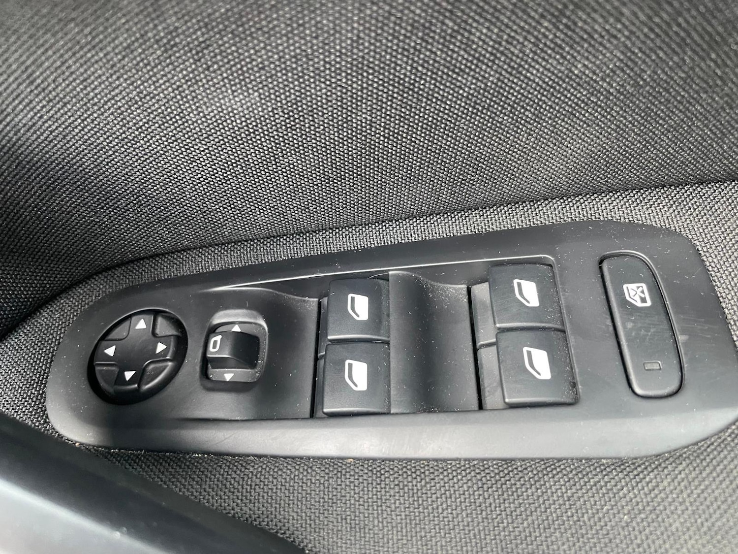 Used Peugeot 308 2014 for sale - 77312240: Photo 17