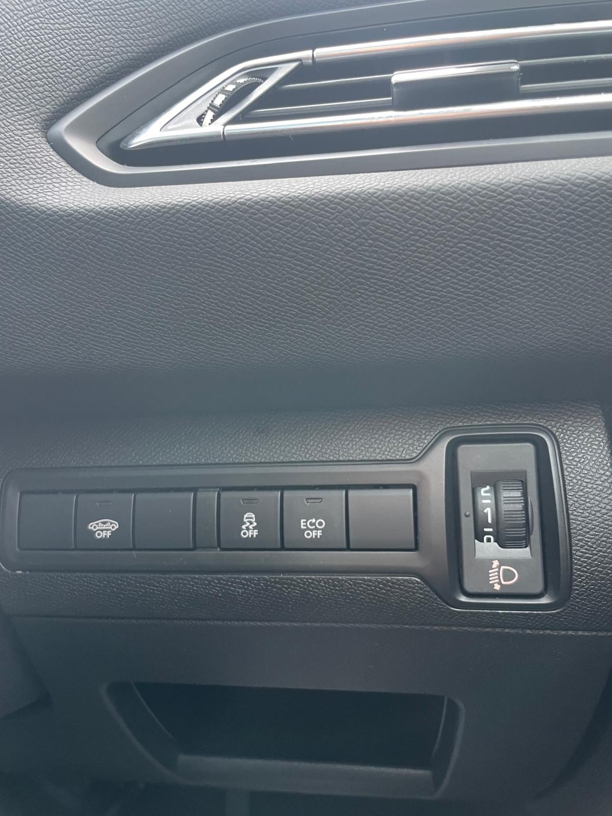 Used Peugeot 308 2014 for sale - 77312240: Photo 18