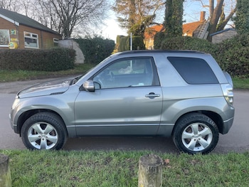 Used Suzuki Grand Vitara 2010 for sale - 77052302: Photo