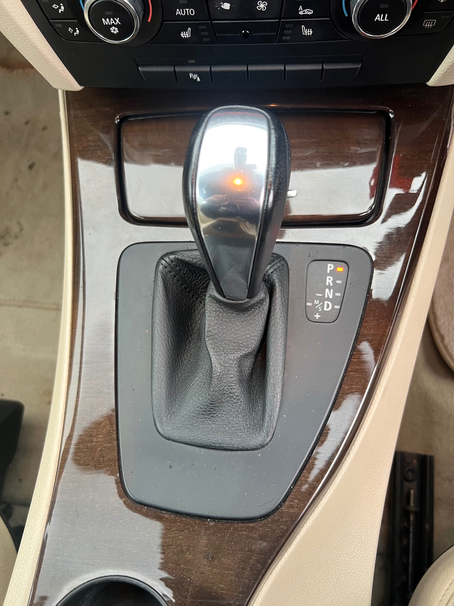 Used BMW 3 Series 2010 for sale - 77170816: Photo 10