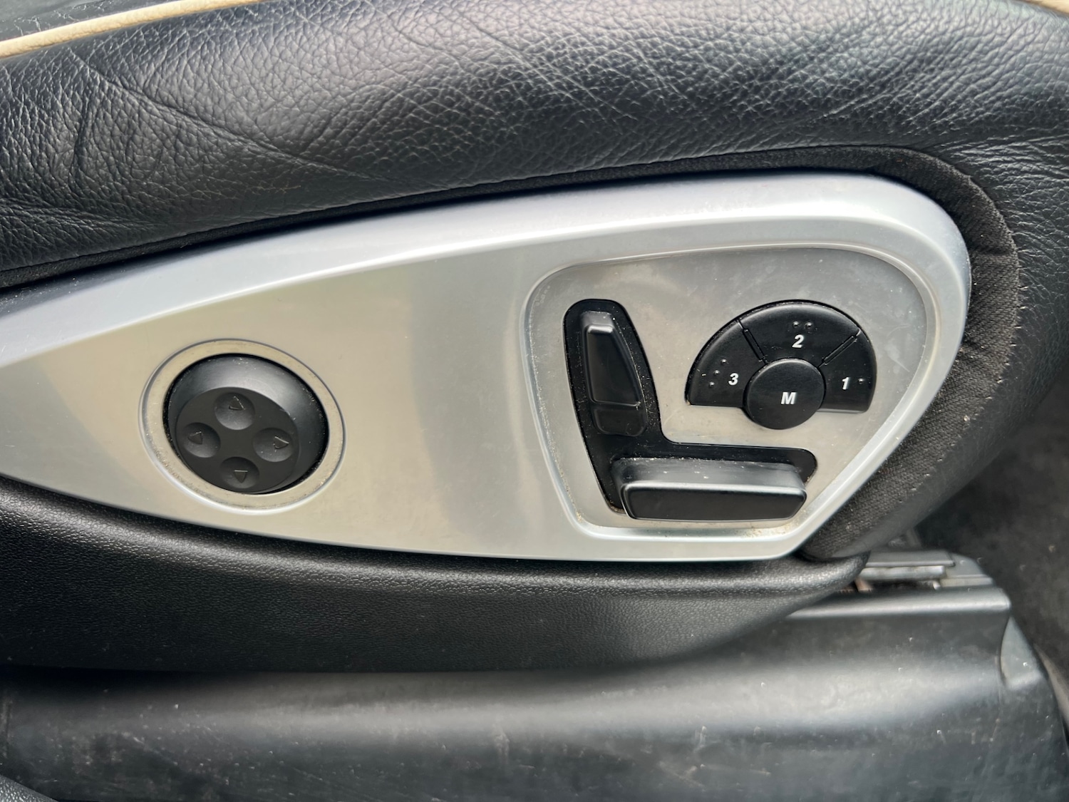 Used Mercedes-Benz M Class 2011 for sale - 76742274: Photo 19