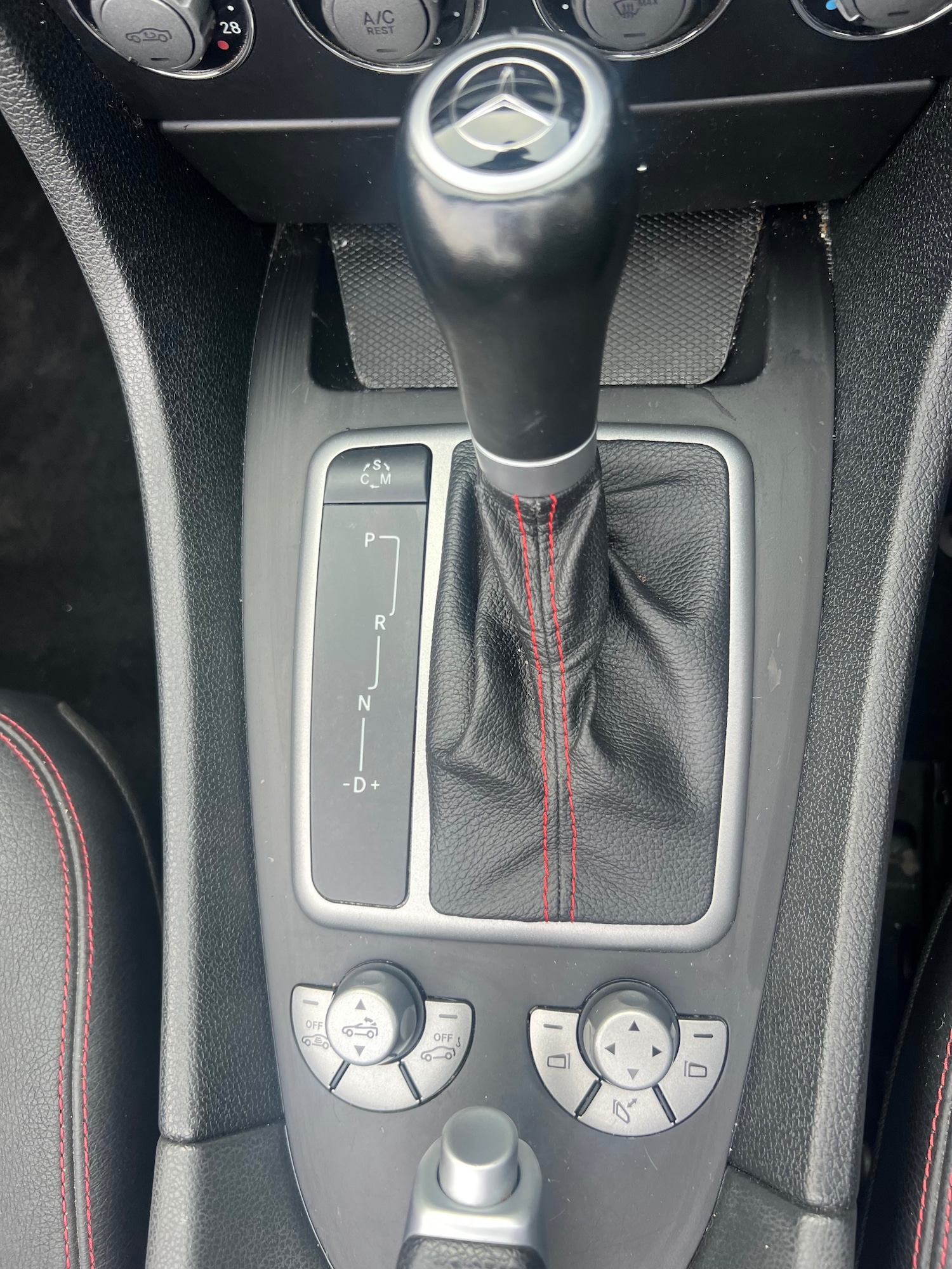 Used Mercedes-Benz SLK 2010 for sale - 77548386: Photo 20