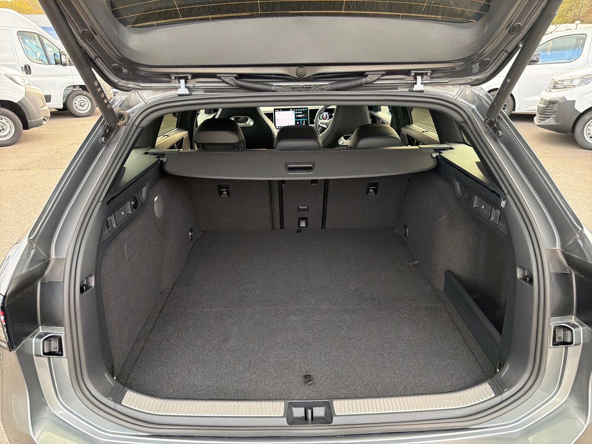 Used Volkswagen Passat 2025 for sale - 76401590: Photo 11