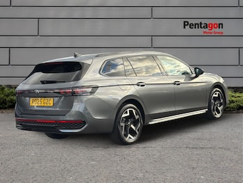 Used Volkswagen Passat 2025 for sale - 76401590: Photo