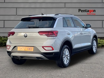 Used Volkswagen T-Roc 2023 for sale - 77101296: Photo