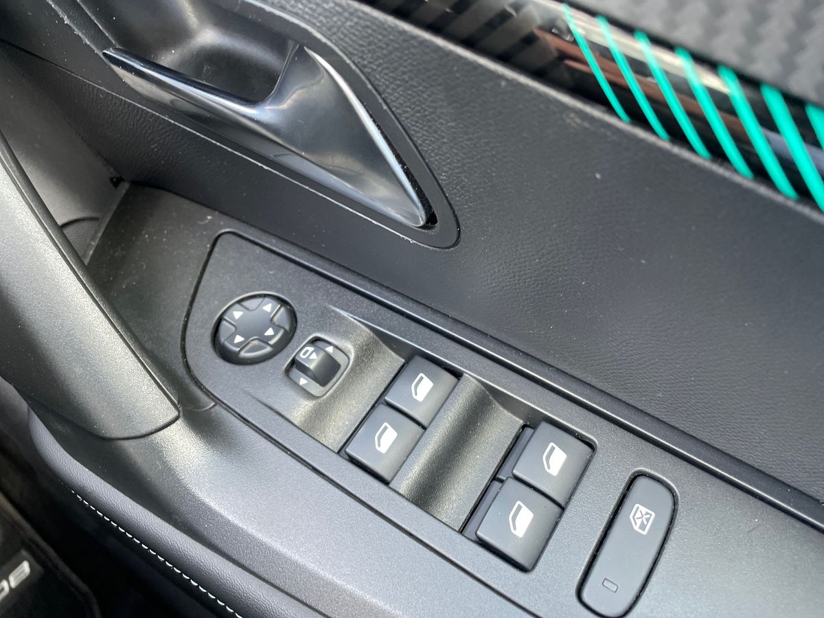 Used Peugeot 2008 2023 for sale - 76673020: Photo 25