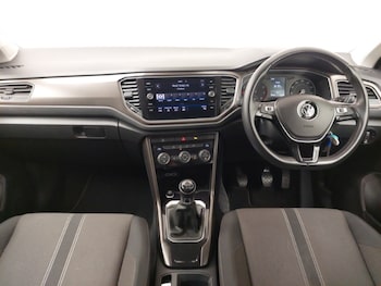 Used Volkswagen T-Roc 2019 for sale - 76208400: Photo