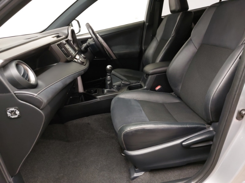 Used Toyota RAV4 2017 for sale - 77832236: Photo 5