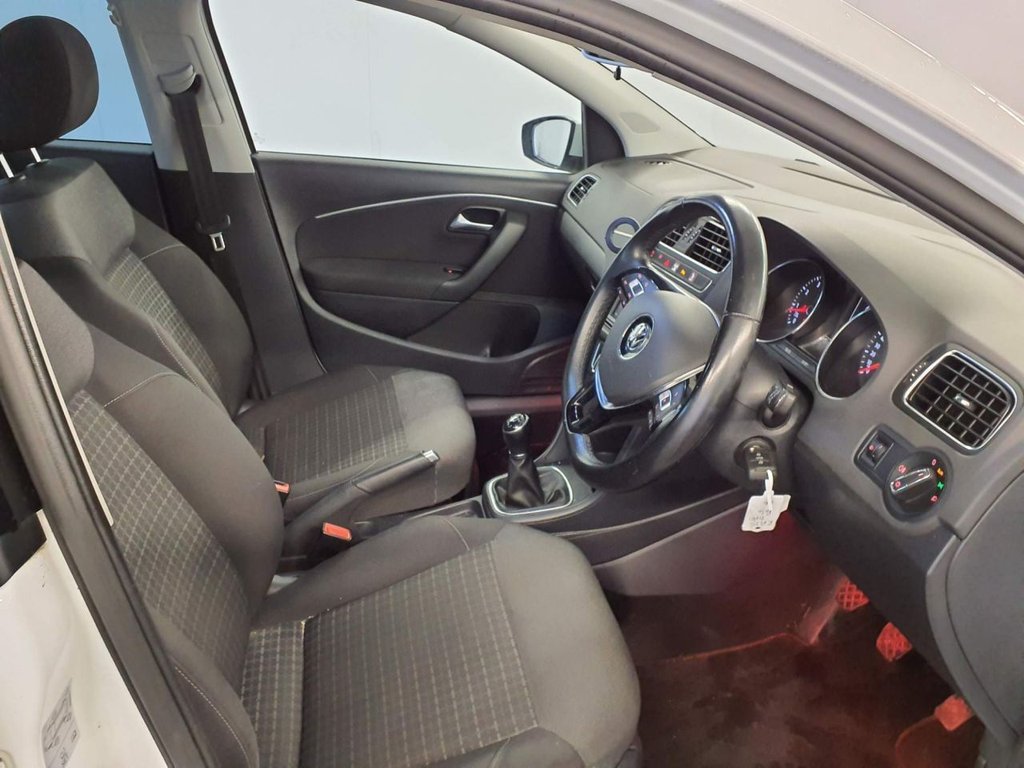 Used Volkswagen Polo 2015 for sale - 77212912: Photo 2