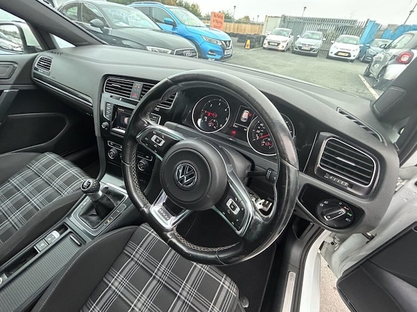 Used Volkswagen Golf 2015 for sale - 76273913: Photo 2