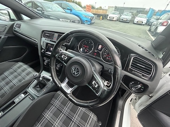 Used Volkswagen Golf 2015 for sale - 76273913: Photo 2