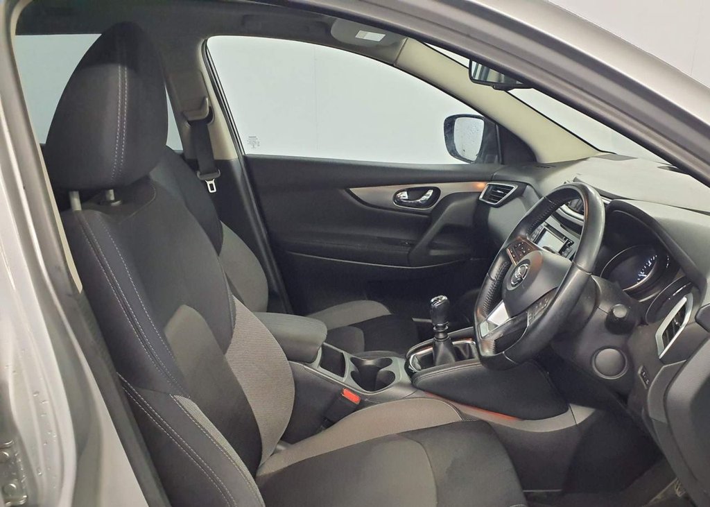 Used Nissan Qashqai 2017 for sale - 77821084: Photo 2