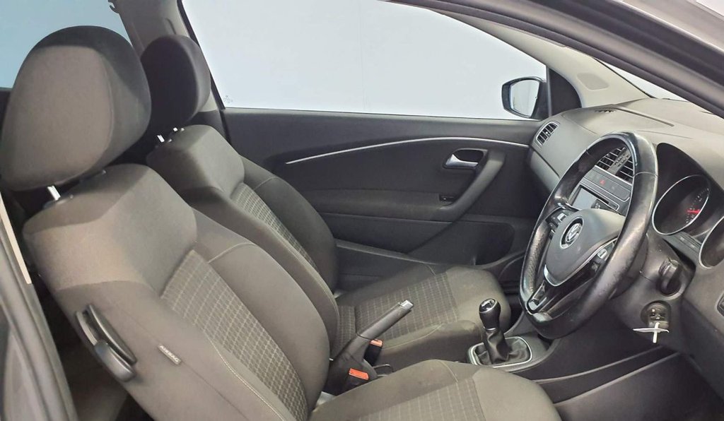 Used Volkswagen Polo 2016 for sale - 77765040: Photo 2