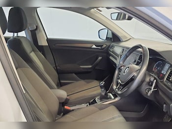 Used Volkswagen T-Roc 2018 for sale - 78110929: Photo